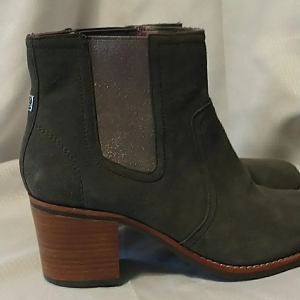 Sperry Top Sider Chelsea gray suede boots booties size 8.5